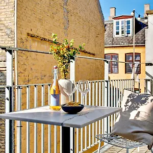 Sanders Leaves - Charming Three-bedroom In Downtown Kopenhagen